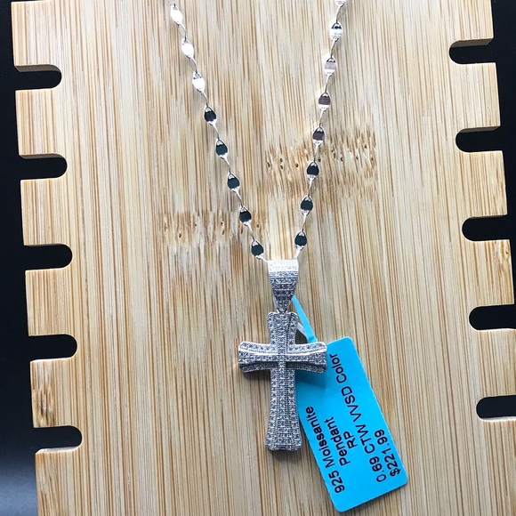 925 Sterling Silver 0.69CT Moissanite Cross Pendant Necklace size 18” - Picture 3 of 13